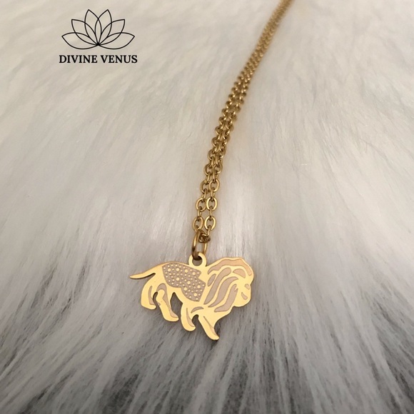 Lion Necklace Gold Plated Stainless Steel - Picture 7 of 8